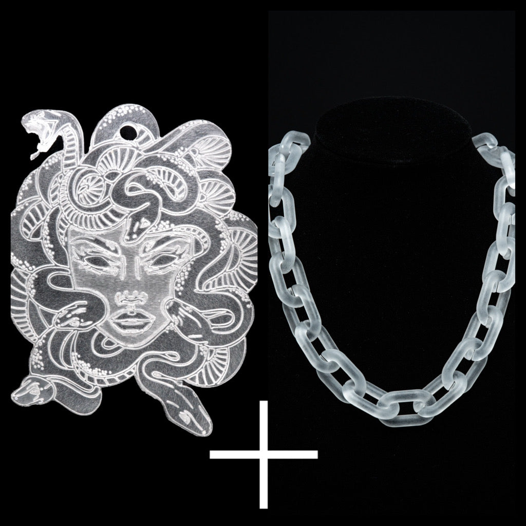 Kauf den Look! Medusa für 69,90€ + Small Chain Matt Gratis